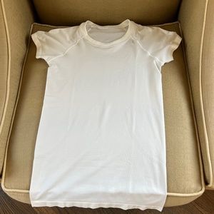 Lululemon Swiftly Tech short sleeve - size 4